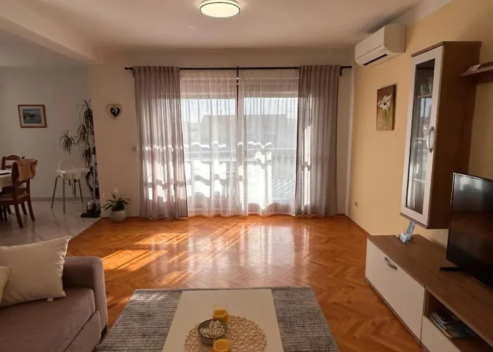 Marina Sveti Filip i Jakov