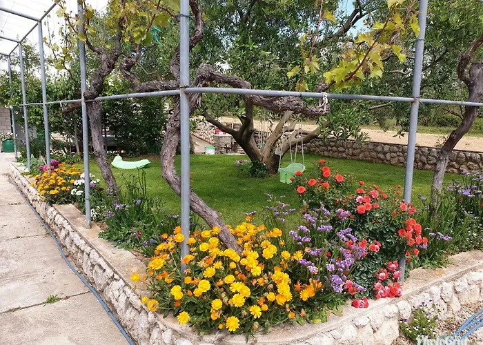 Marina Sveti Filip i Jakov
