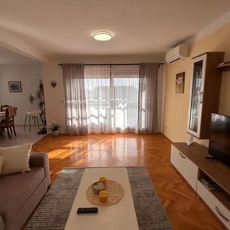 Marina Sveti Filip i Jakov
