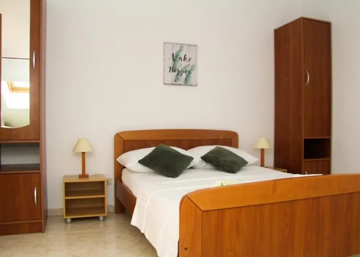 Marina Свети-Филип-и-Яков